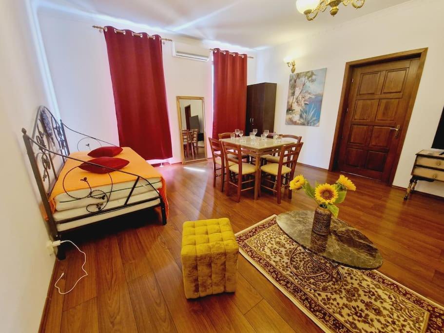فيلا 5* Royal House Near Unirii Square كلوج-نابوكا المظهر الخارجي الصورة