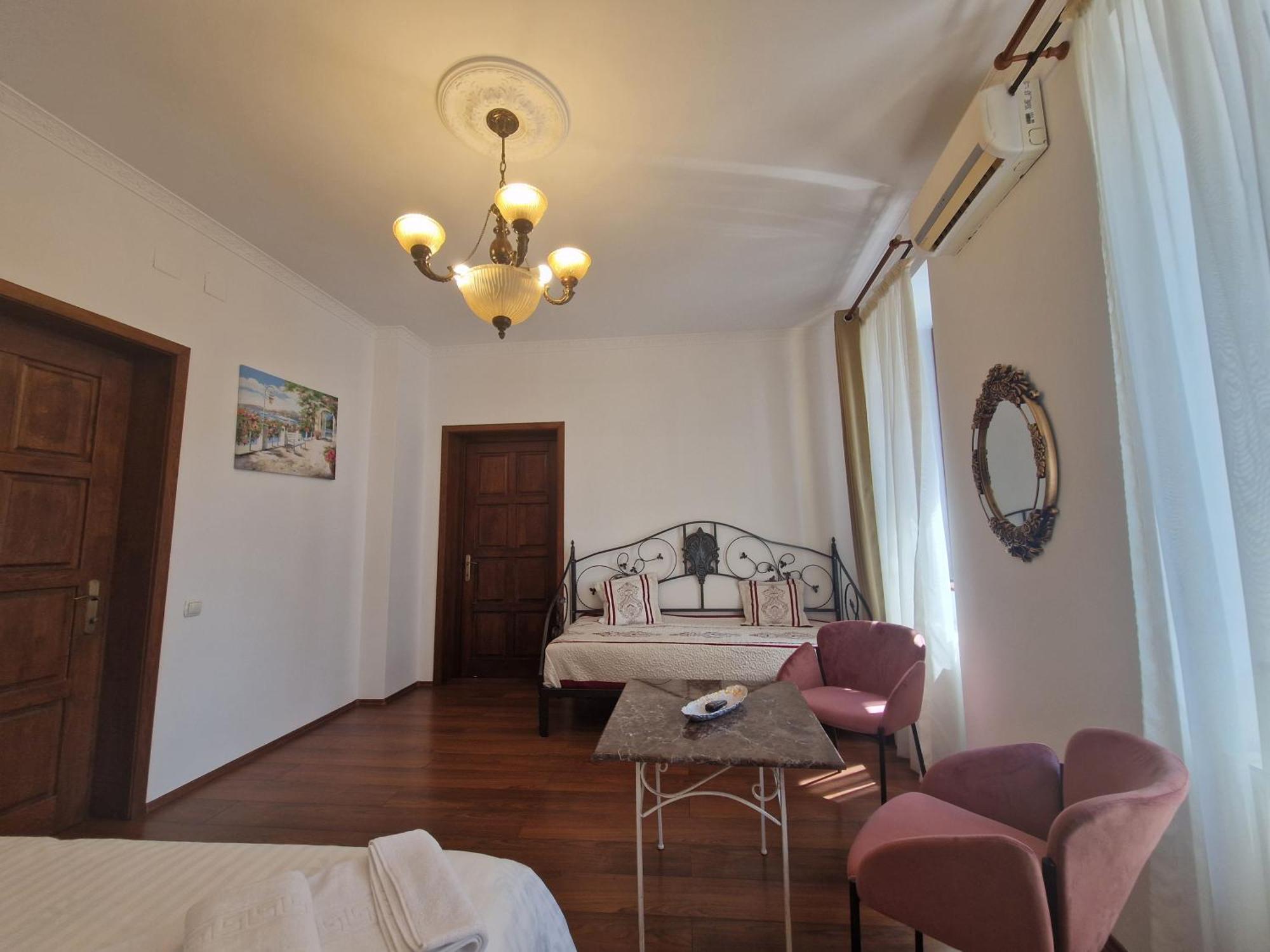 فيلا 5* Royal House Near Unirii Square كلوج-نابوكا المظهر الخارجي الصورة